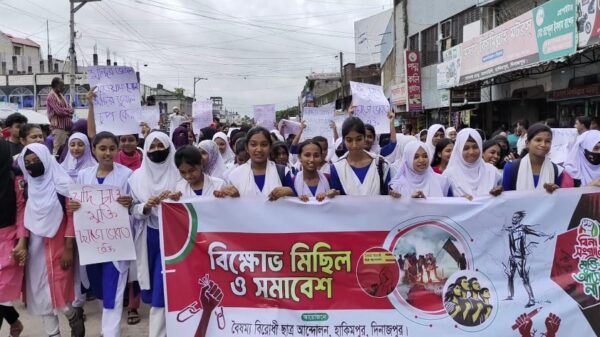 হিলি সীমান্তে ছাত্র সমাজের বিক্ষোভ মিছিল ও সমাবেশ