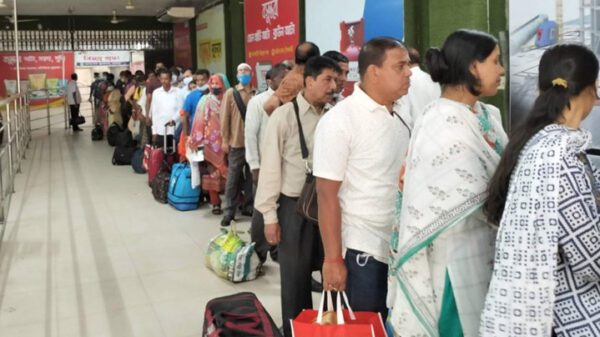 বেনাপোল ইমিগ্রেশনের কার্যক্রম ফের সাড়ে ৬টায় শুরু, ভিসা সীমিত করায় যাত্রীর সংখ্যা কমেছে