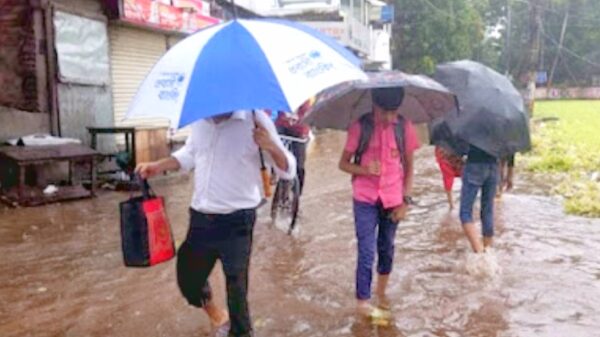 পাবনার অনেক এলাকায় এখনও জলাবদ্ধতায় জনভোগান্তি