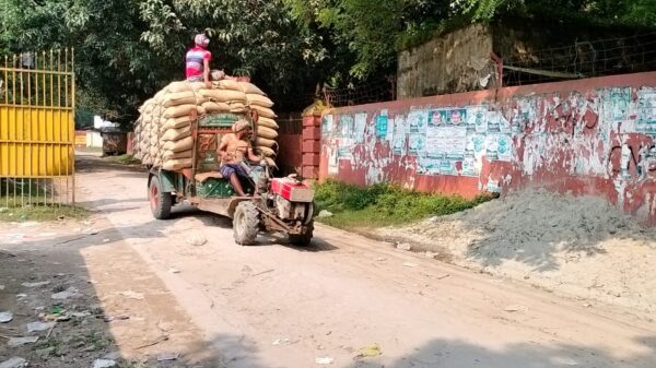 চাঁপাইনবাবগঞ্জে সরকারি চাল লুট ভাঙছে না সিন্ডিকেট