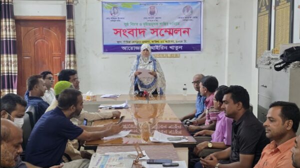 সংবাদ সম্মেলনে অভিযোগ সাঁথিয়ায় গৃহবধূকে স্বামী ও তার পরিবার দ্বারা নির্যাতন, মামলা তুলে নিতে বাদীকে হুমকি