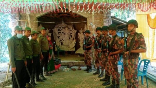 সীমান্তবর্তী পুজামন্ডপে কঠোর নিরাপত্তায় বিজিবি