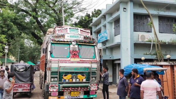 টানা ৬দিন বন্ধের পর হিলি বন্দরে আমদানি-রপ্তানি শুরু