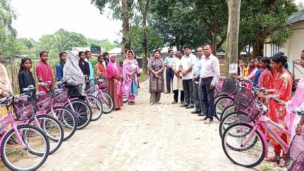 বিরামপুরে ক্ষুদ্র নৃ-গোষ্ঠী শিক্ষার্থীদের বাইসাইকেল ও শিক্ষাবৃত্তি প্রদান