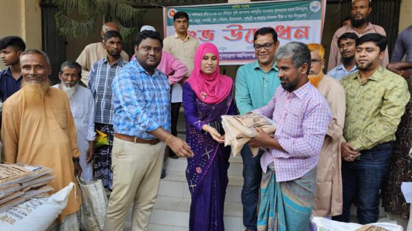 ধামইরহাটে কৃষকদের মাঝে কৃষি প্রণোদনা বিতরণ উদ্বোধন 