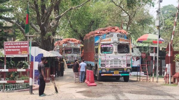 ফেসবুকে ২৪ ঘন্টা সাসপেন্ড এর কারনে পোস্ট করা সম্ভভ হচ্ছে না।