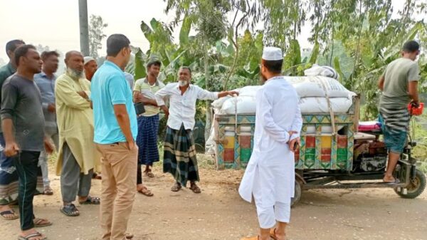 ঘোড়াঘাটে পাচারকালে সার আটক ৩ প্রতিষ্ঠানকে জরিমানা