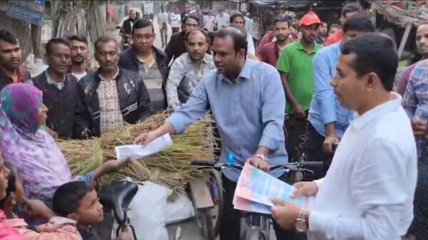 রাষ্ট্র কাঠামো মেরামতের ৩১ দফা দাবি সংবলিত লিফলেট বিতরণ ওগণসংযোগ যুবদলের