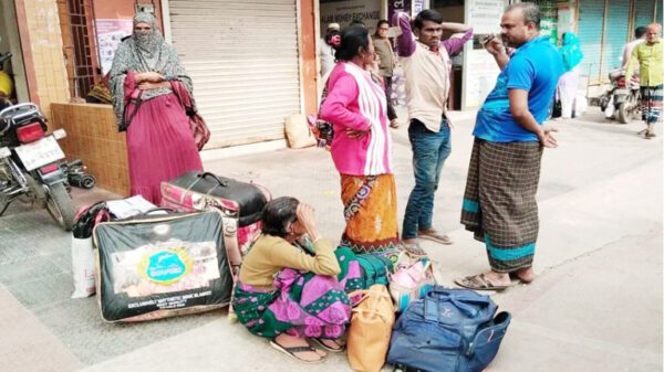 এক সপ্তাহেও সুরাহা হয়নি বেনাপোলসহ দুরপাল্লার বাস চলাচলের : দুর্ভোগে ভারত ফেরা যাত্রীরা