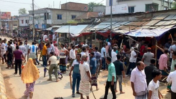 সাপাহারে বিএনপির দু'গ্রুপের মধ্যে সংঘর্ষ ও ধাওয়া পাল্টা ধাওয়া