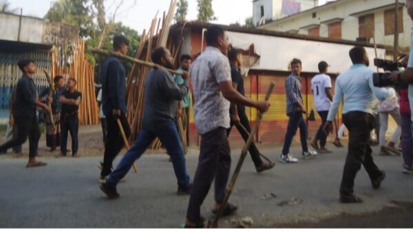 সাঁথিয়ায় বিএনপি'র আহবায়ক কমিটি গঠনকে কেন্দ্র করে দু'গ্রুপের সংঘর্ষে ২০ জন আহত 