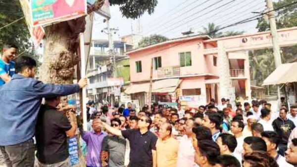 বগুড়ায় বিএনপির ব্যানার ফেস্টুন অপসারণের উদ্বোধন