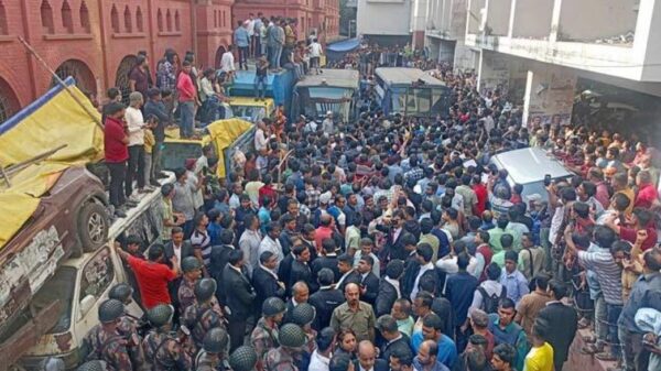 প্রিজন ভ্যান আটকে দেওয়ার ২ ঘণ্টা পর কারাগারে চিন্ময় কৃষ্ণ