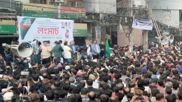 'ঢাকা টু আখাউড়া লংমার্চে' অংশ নিতে নয়াপল্টনে বিএনপির নেতাকর্মীরা