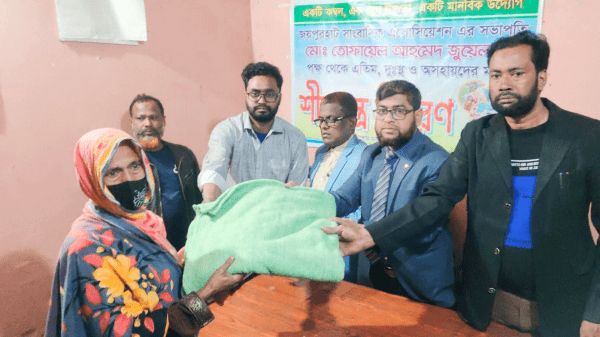 জয়পুরহাট সাংবাদিক এসোসিয়েশনের পক্ষ থেকে  এতিম, দুঃস্থ ও অসহায়দের মাঝে শীতবস্ত্র বিতরণ