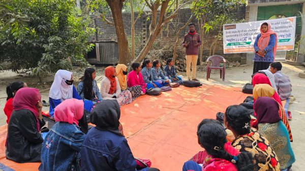 ধামইরহাটে বাল্যবিবাহ রোধে  উঠান বৈঠক