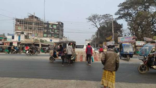 বগুড়ায় কুয়াশা ও ঠাণ্ডা কমে রোদে ফিরেছে প্রাণ, জনজীবনে স্বস্তি