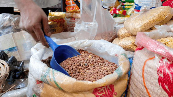 আমদানি বাড়ায় হিলিতে কমেছে ছোলার দাম