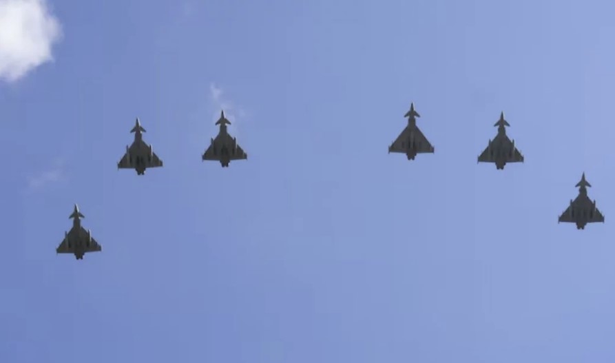 ইরানের সঙ্গে যুদ্ধের প্রস্তুতি: উপসাগরীয় অঞ্চলে ব্রিটিশ যুদ্ধবিমান ও মার্কিন নৌবহর