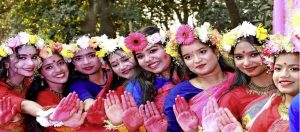 বগুড়ার এডওয়ার্ড পার্কে বসন্তের রঙে রঙিন উৎসব