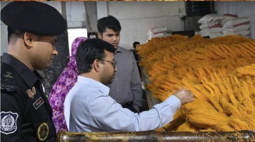 বগুড়ায় অস্বাস্থ্যকর তেল ও রঙ মেশানোর অপরাধে লাচ্ছা সেমাই কারখানাকে জরিমানা