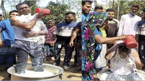 জুয়া ছাড়তে ৪০ লিটার দুধ দিয়ে গোসল করলেন যুবক