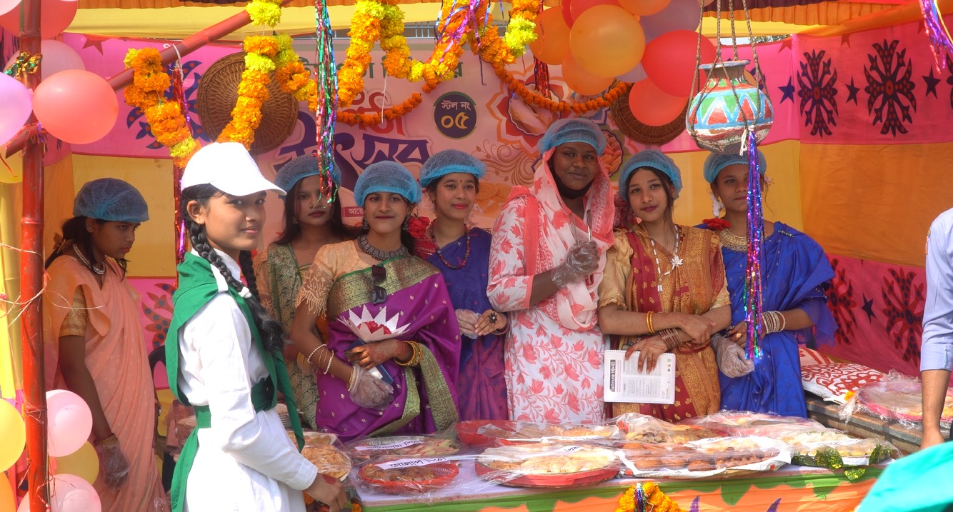 বগুড়ার শেরপুরে ঐতিহ্যবাহী পিঠা উৎসবের আয়োজন