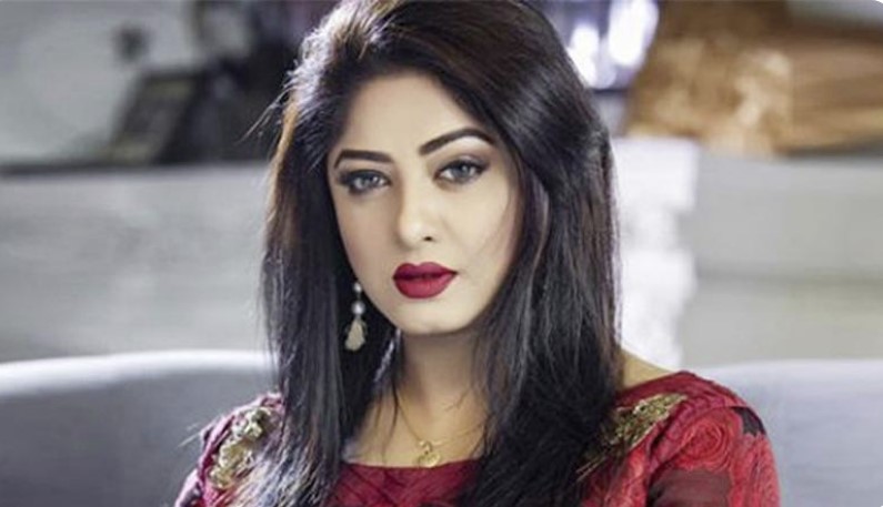 দেশে না ফেরার কারণ জানালেন বিরক্ত মৌসুমী