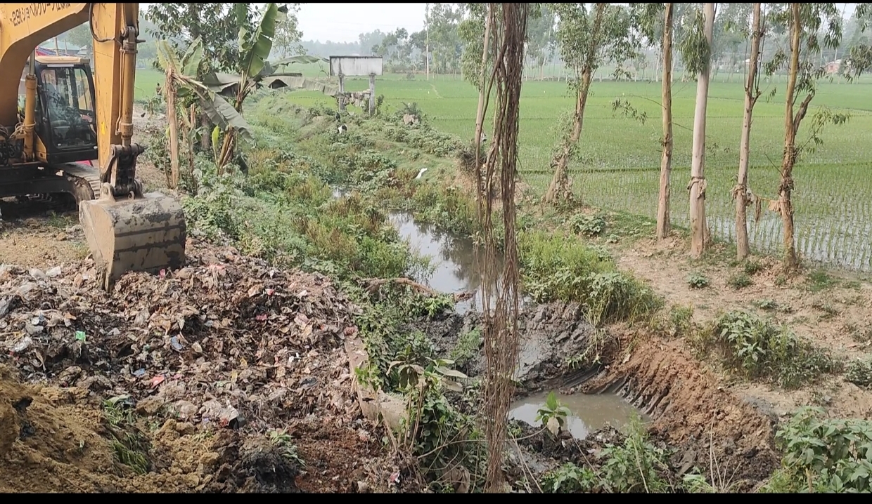 শেরপুরে বাগড়া খাল পুনঃখননের উদ্বোধন
২৮ লাখ টাকা ব্যয়ে শুরু হলো খননকাজ