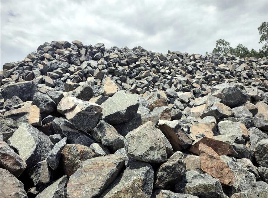 ফুলবাড়ীর মধ্যপাড়া পাথরখনিতে উৎপাদন বন্ধের আশঙ্কা