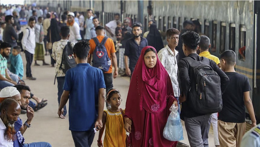 ঈদযাত্রায় রাজধানী ছাড়বে দেড় কোটি মানুষ