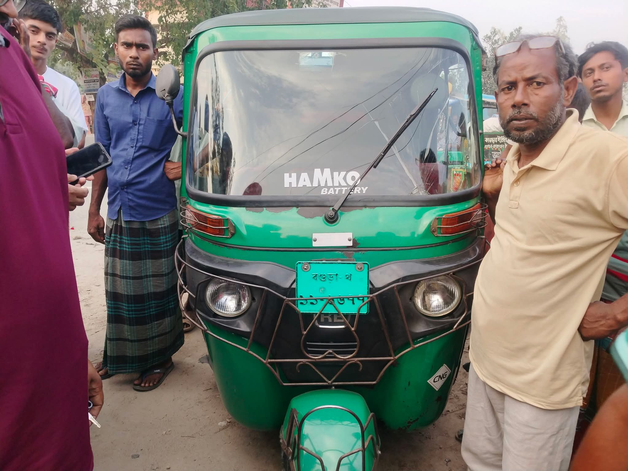 কিস্তির টাকা উঠাতে গিয়ে প্রাণ গেল সামাদের, শেরপুরে সিএনজি-অটো সংঘর্ষ