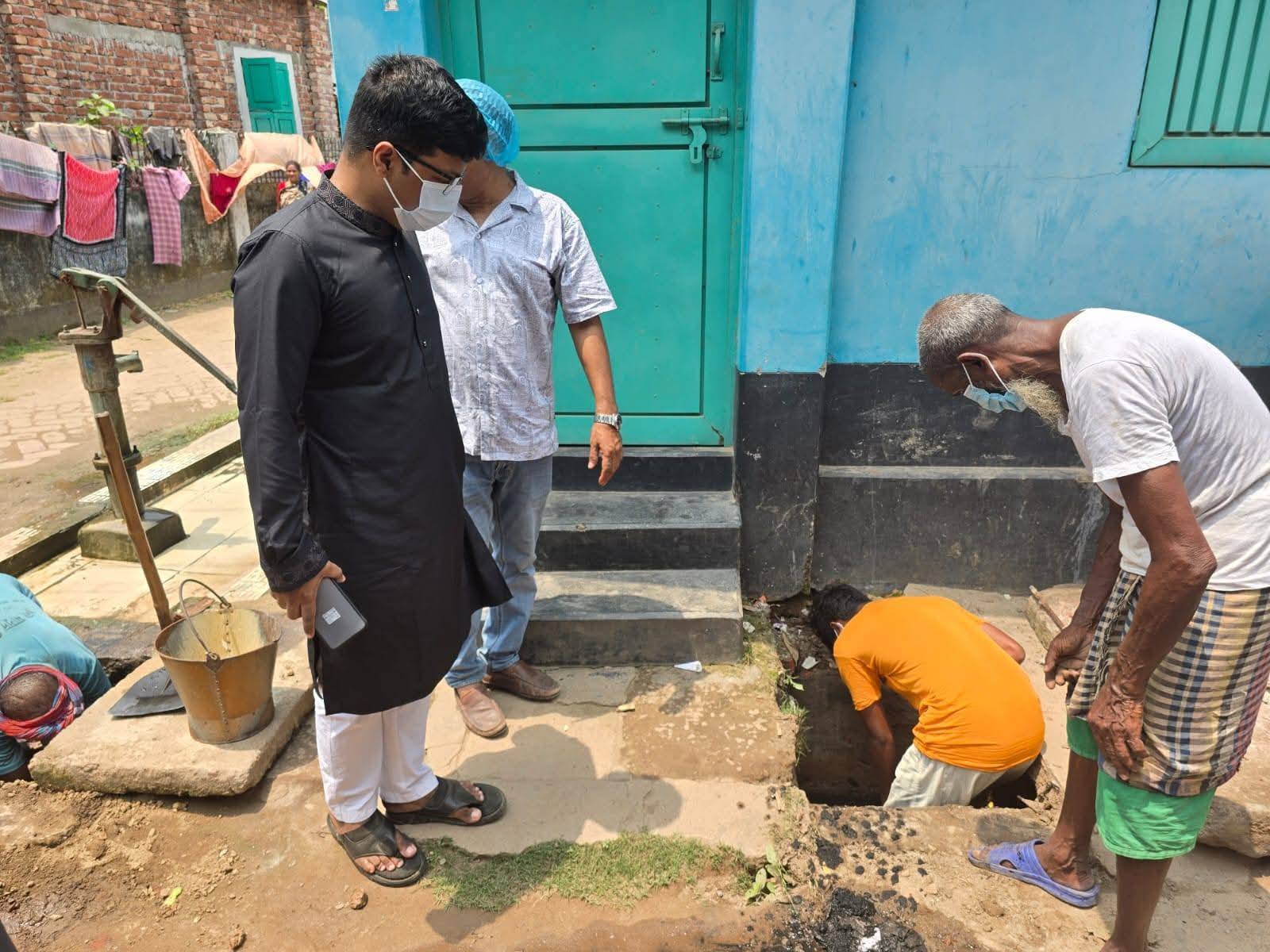 শেরপুর পৌর এলাকায় ড্রেন পরিষ্কার কার্যক্রম শুরু, জলাবদ্ধতা কমানোর উদ্যোগ