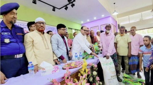 উৎপাদন বাড়াতে শেরপুরের কৃষকদের বিনা মূল্যে বীজ-সার, পেলেন এয়ার ফ্লো মেশিনও