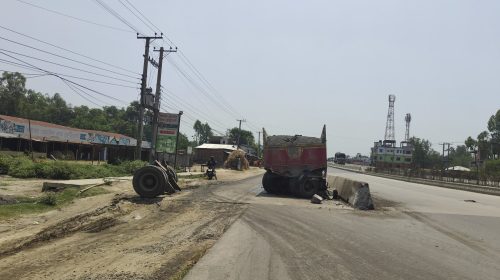 শেরপুরে রোড ডিভাইডারে ট্রাকের সংঘর্ষ, অলৌকিক রক্ষা চালকের