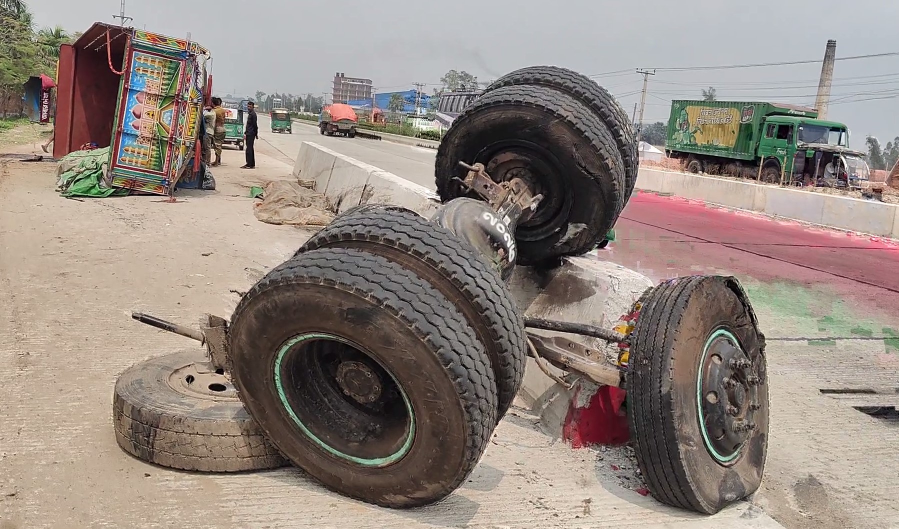 ঢাকা-বগুড়া মহাসড়কে ডিভাইডার ও সাইড লেনের ত্রুটিতে প্রাণহানি বাড়ছে