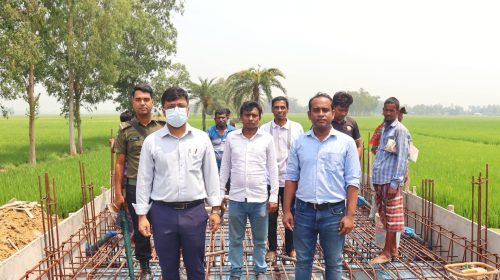 শেরপুরে খালের ওপর সেতু নির্মাণ কাজ পরিদর্শন ইউএনও’র