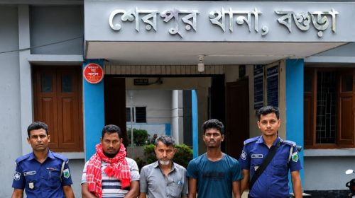 এমপি সিরাজের কঠোর অবস্থানে কেল্লাপোষী মেলায় জুয়ার আসরে অভিযান, গ্রেপ্তার ৫