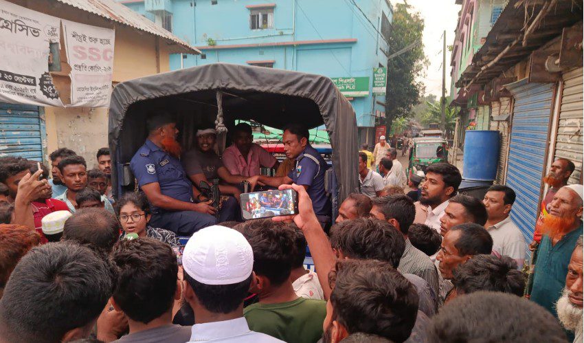 শেরপুরে বিএনপি নেতাদের তৎপরতায় অভিযান চালিয়ে মাদকসহ আটক ৩, পুলিশে হস্তান্তর