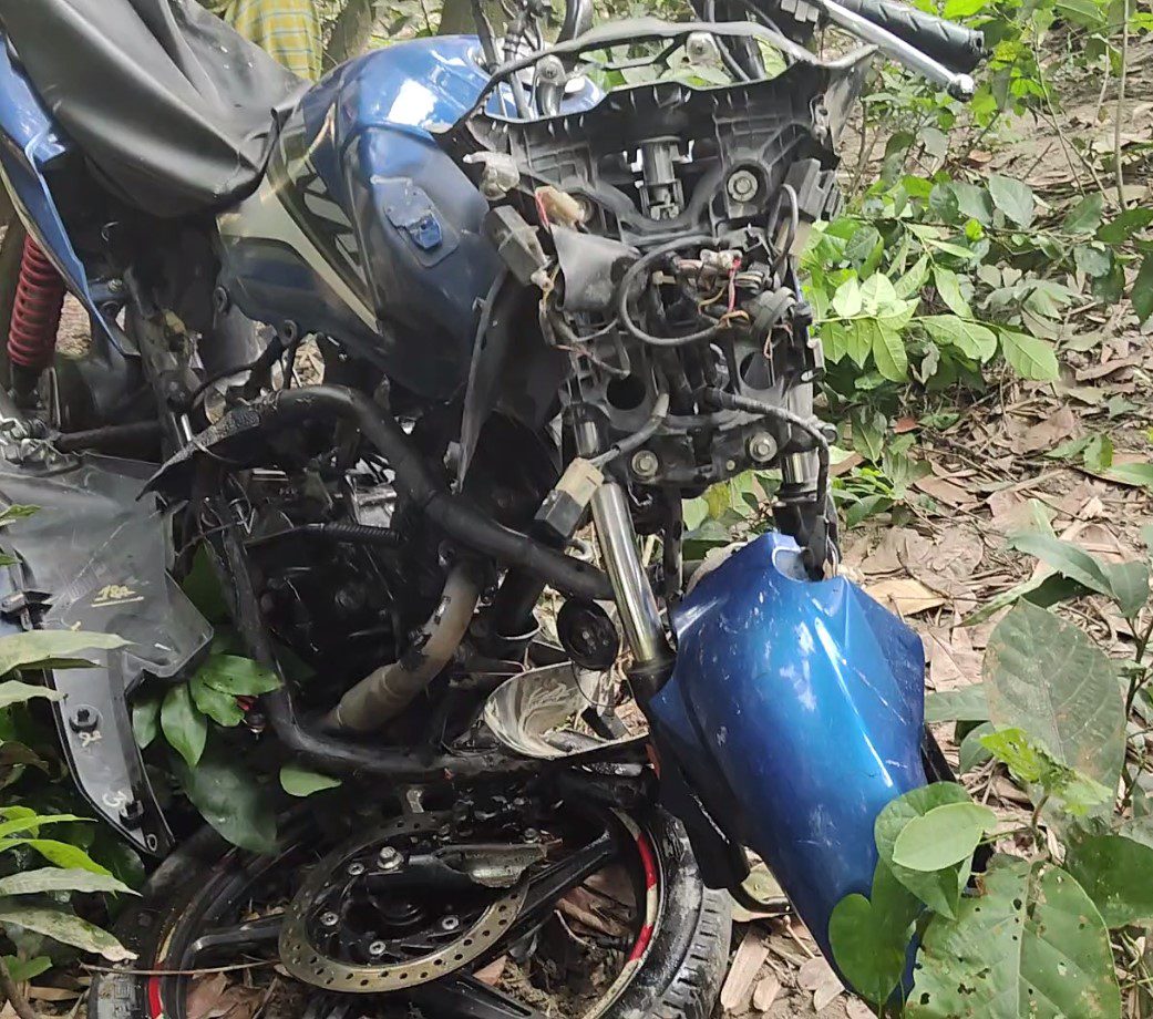 সিটের নিচে ৩ কেজি গাঁজা, দুর্ঘটনায় প্রাণ গেল মোটরসাইকেল আরোহীর