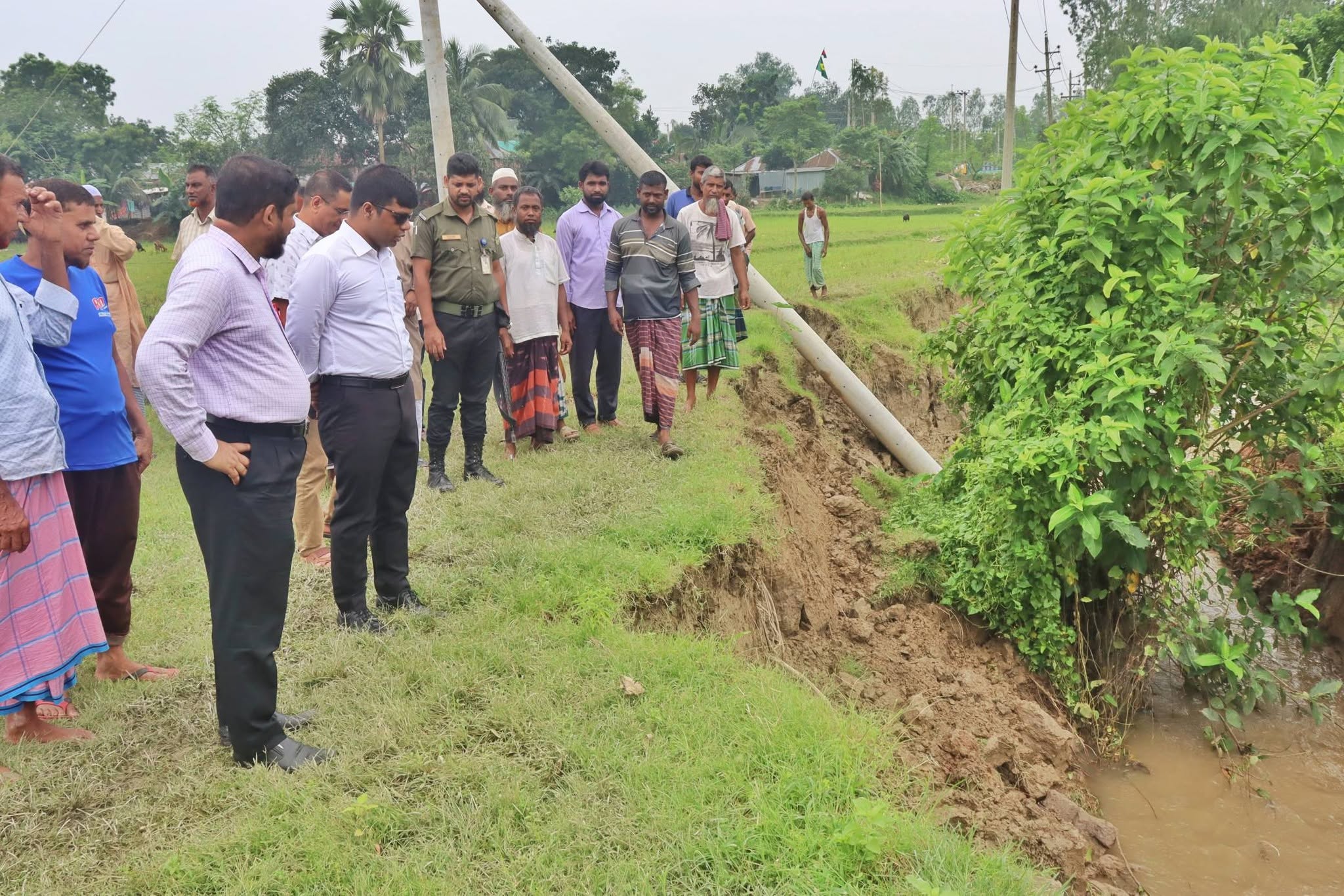 শেরপুরের মির্জাপুরে ফসলি জমি ভাঙন এলাকা পরিদর্শনে ইউএনও, স্থায়ী সমাধানের নির্দেশনা
