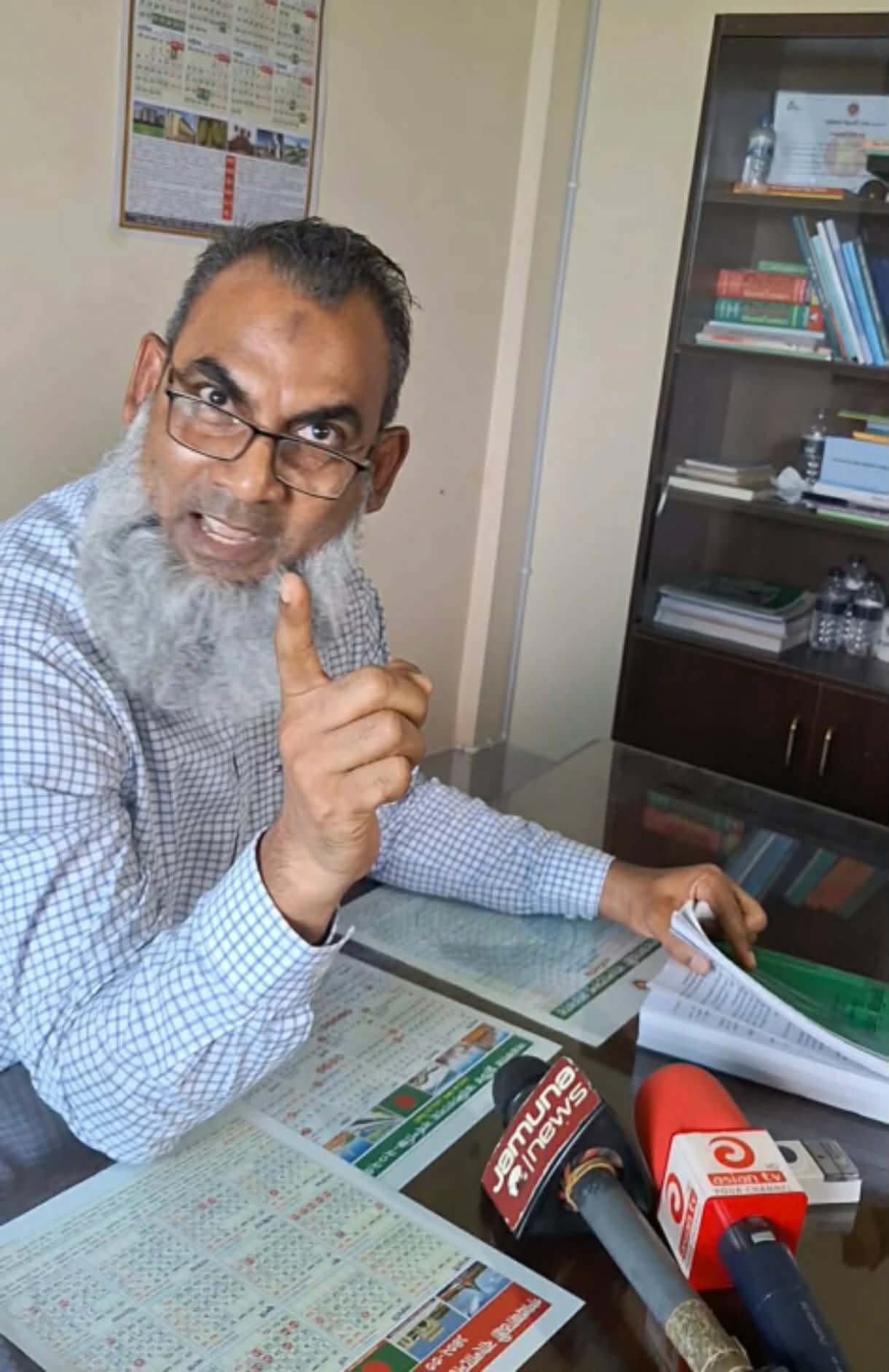 নওগাঁয় স্বাস্থ্যকেন্দ্র বন্ধের কারণ জানতে চাওয়ায় সাংবাদিককে মামলার হুমকি