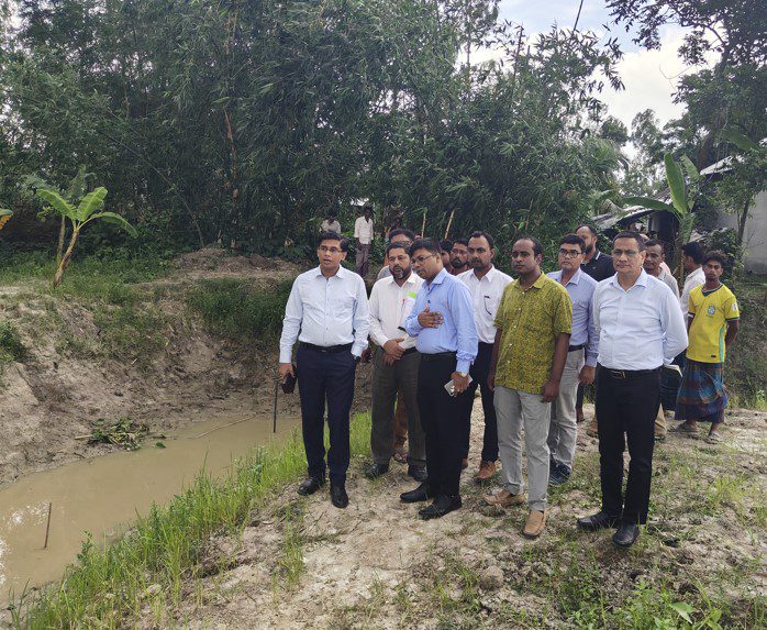 খাল খননসহ শেরপুরে বিভিন্ন উন্নয়ন কার্যক্রম পরিদর্শনে জেলা প্রশাসক