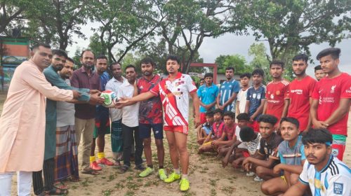 মাদককে না, ক্রীড়াকে হ্যাঁ— শেরপুরে তরুণদের মাঝে ক্রীড়াসামগ্রী বিতরণ