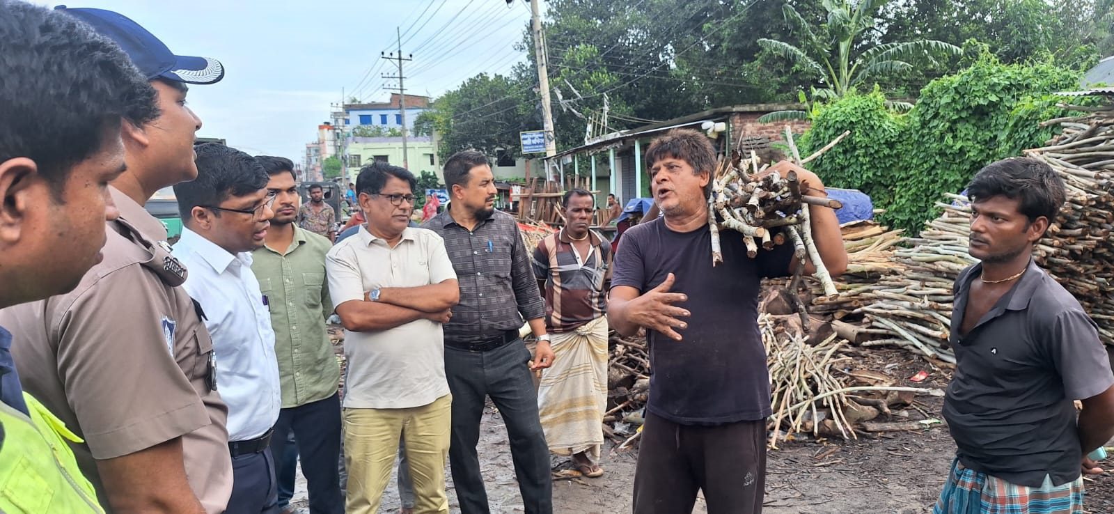 লাইসেন্স না থাকায় শেরপুরে দুই স মিলকে ২০ হাজার টাকা জরিমানা
