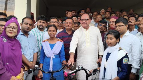 সমালোচনাকে ইতিবাচকভাবে নিতে হবে, তরুণদের মতামতকে গুরুত্ব দিতে হবে- এমপি সিরাজ