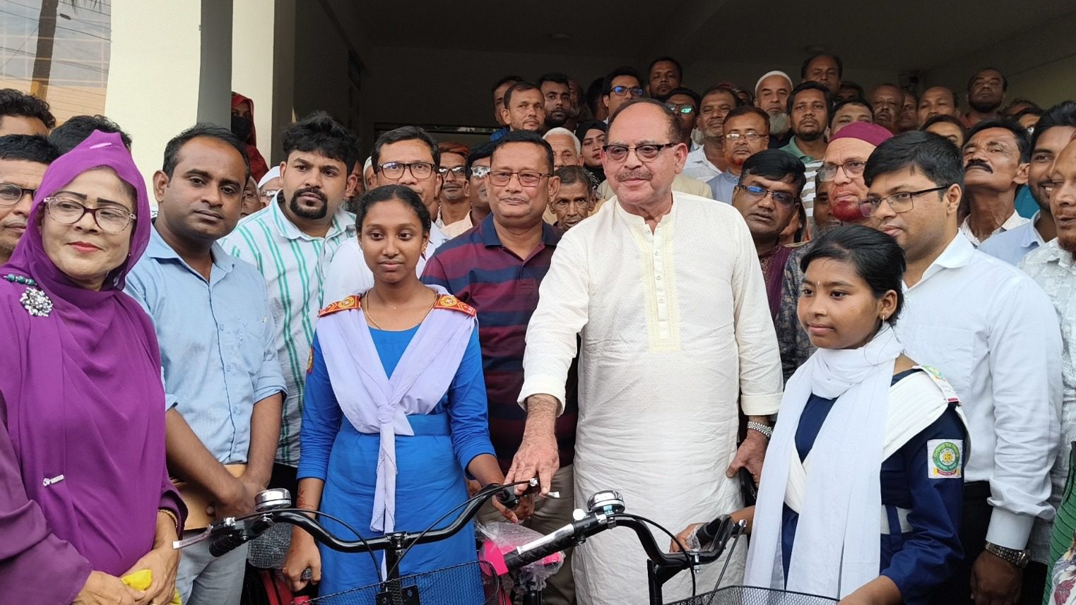 সমালোচনাকে ইতিবাচকভাবে নিতে হবে, তরুণদের মতামতকে গুরুত্ব দিতে হবে- এমপি সিরাজ