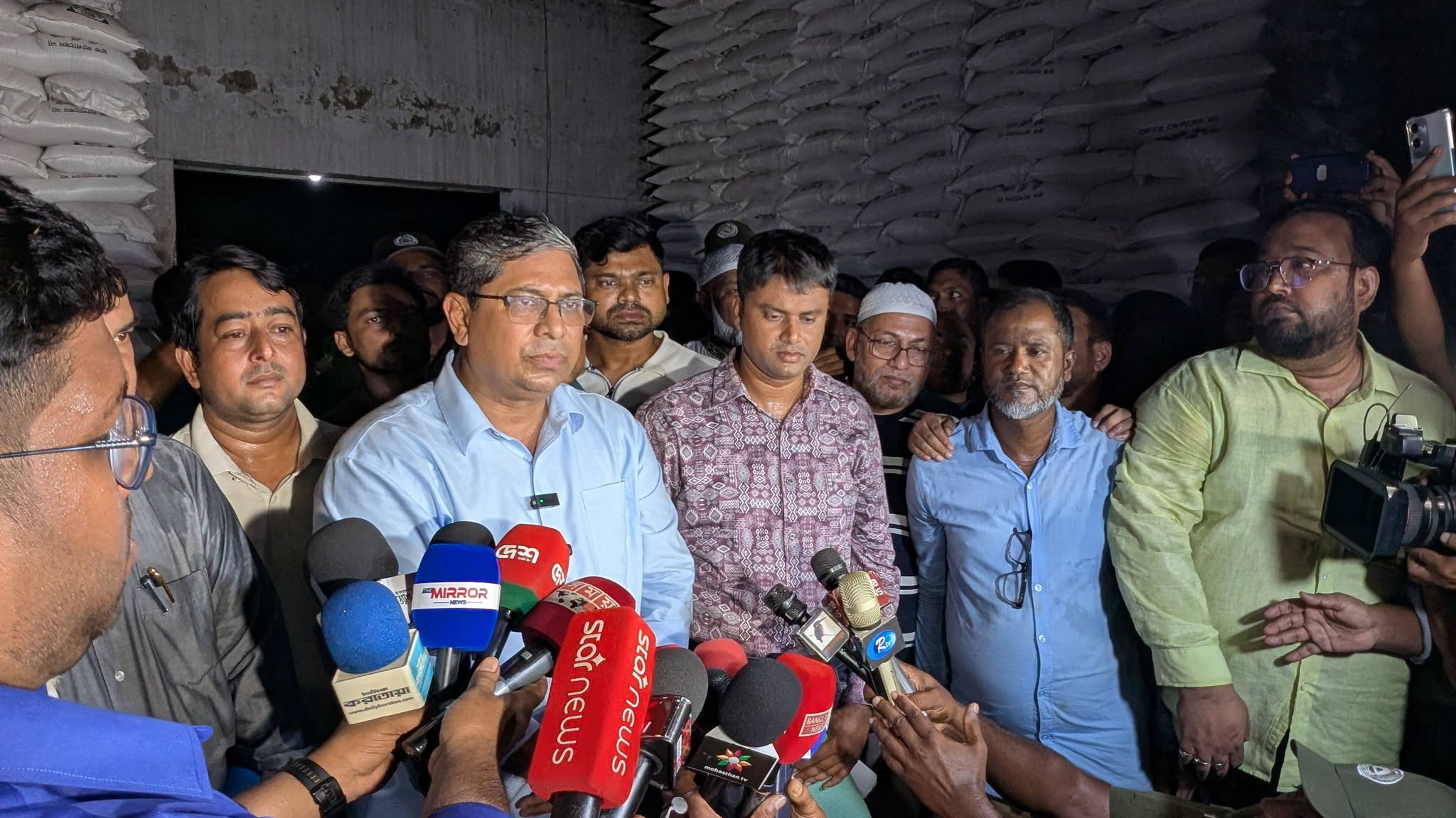 দেশে সারের সংকট নেই, কৃত্রিম সংকট করলে কঠোর ব্যবস্থা: প্রতিমন্ত্রী