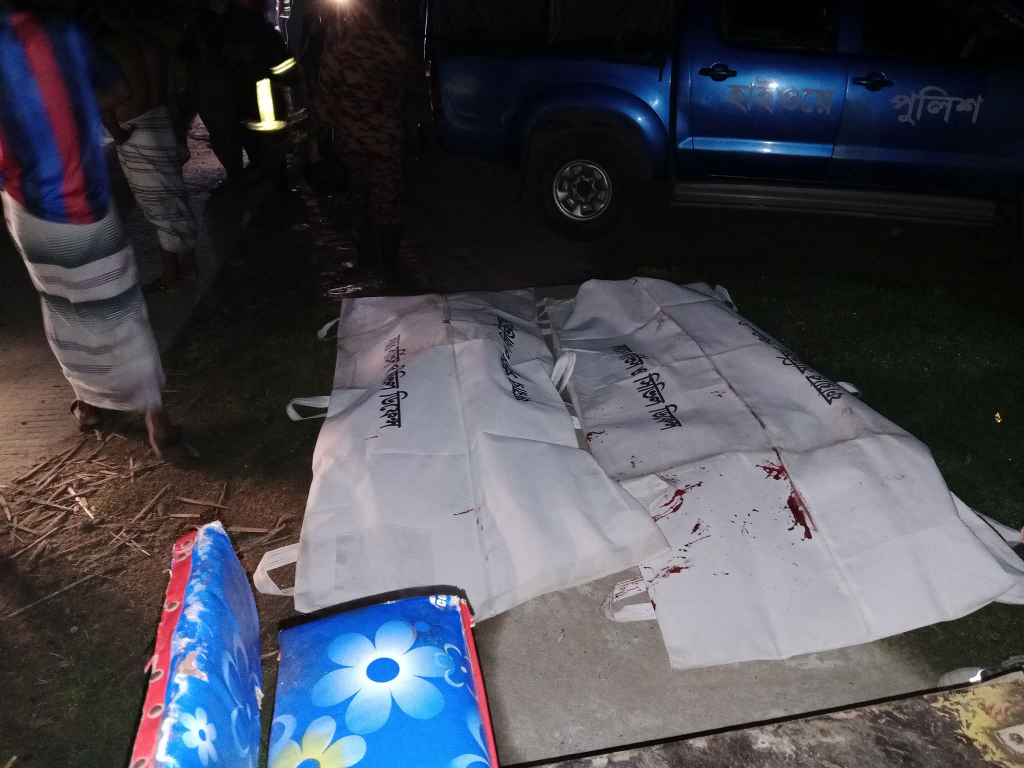 সড়কের পাশে দাঁড়িয়ে ছিল ট্রাক, পেছনে বাসের ধাক্কায় নিহত দুই