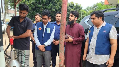 পোরশায় দুই ফিলিং স্টেশন ও এক বেকারি প্রতিষ্ঠানকে জরিমানা